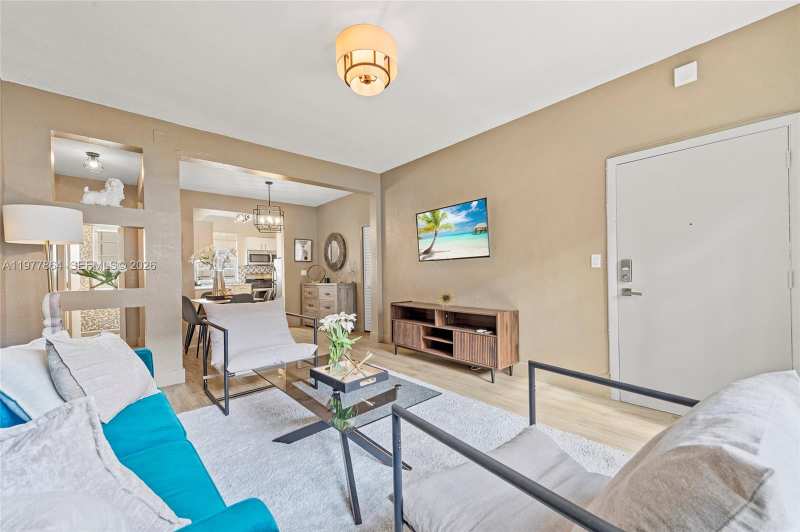 301 86th St # 2, Miami Beach FL 33141