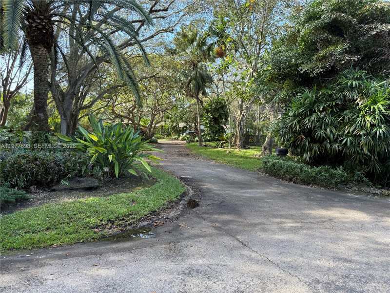 6399 SW 100th St, Pinecrest FL 33156