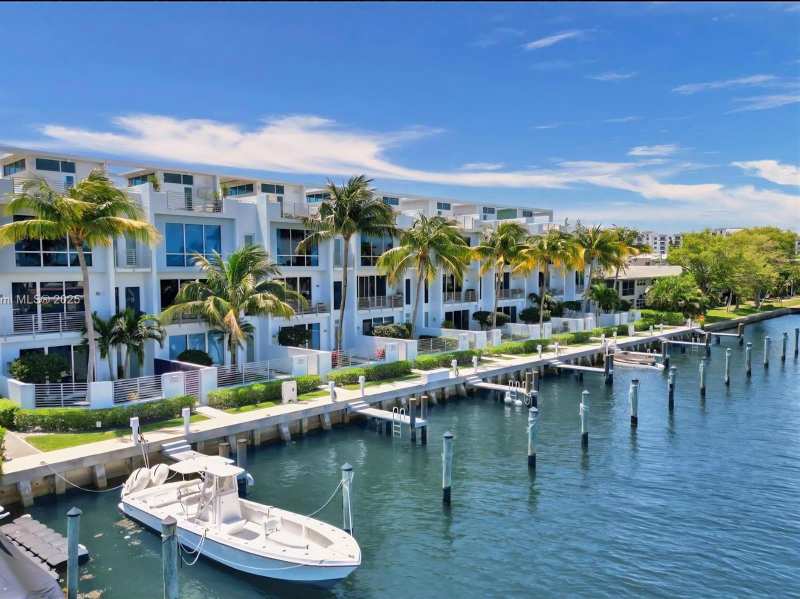 2743 NE 1st Street, Pompano Beach FL 33062
