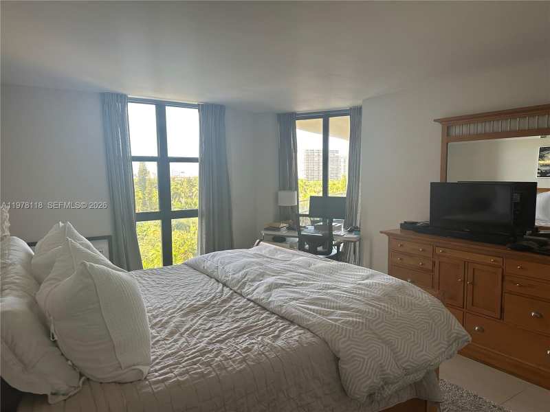 1000 Quayside Ter # 905, Miami FL 33138