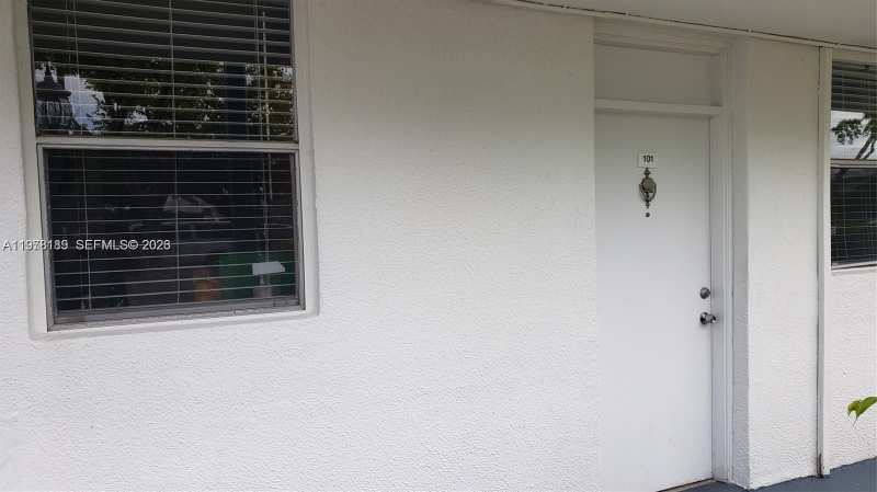 1801 S Treasure Dr # 101, North Bay Village FL 33141