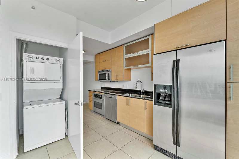 60 SW 13th St # 1921, Miami FL 33130