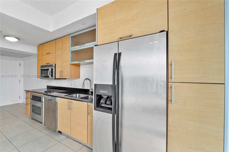 60 SW 13th St # 1921, Miami FL 33130