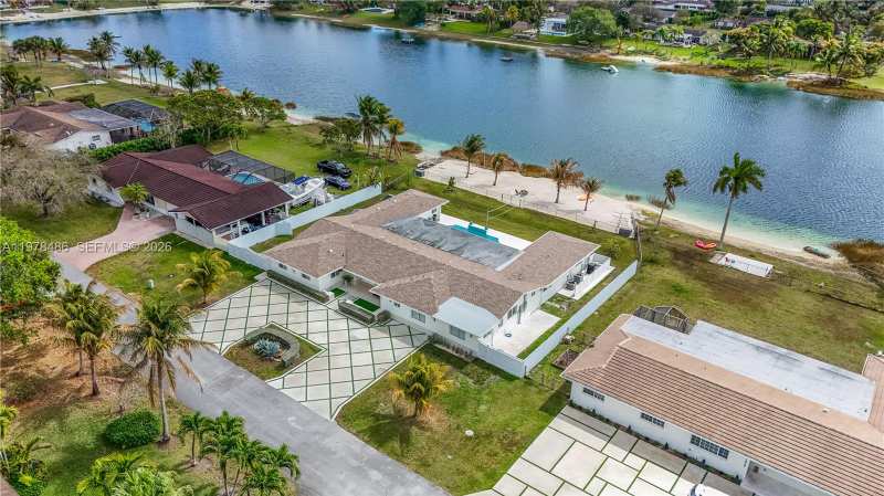 11012 SW 117th St, Miami FL 33176