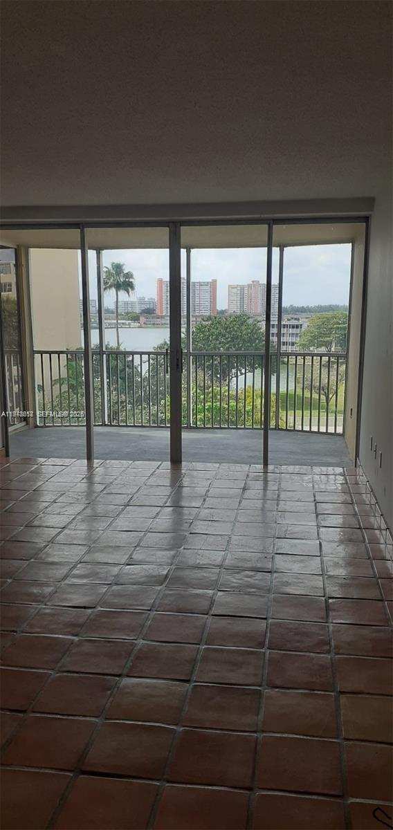 1750 NE 191st St # 3, Miami FL 33179