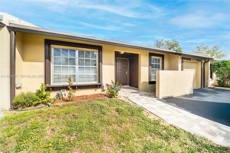 9341 E Fern Ln, Miramar FL 33025