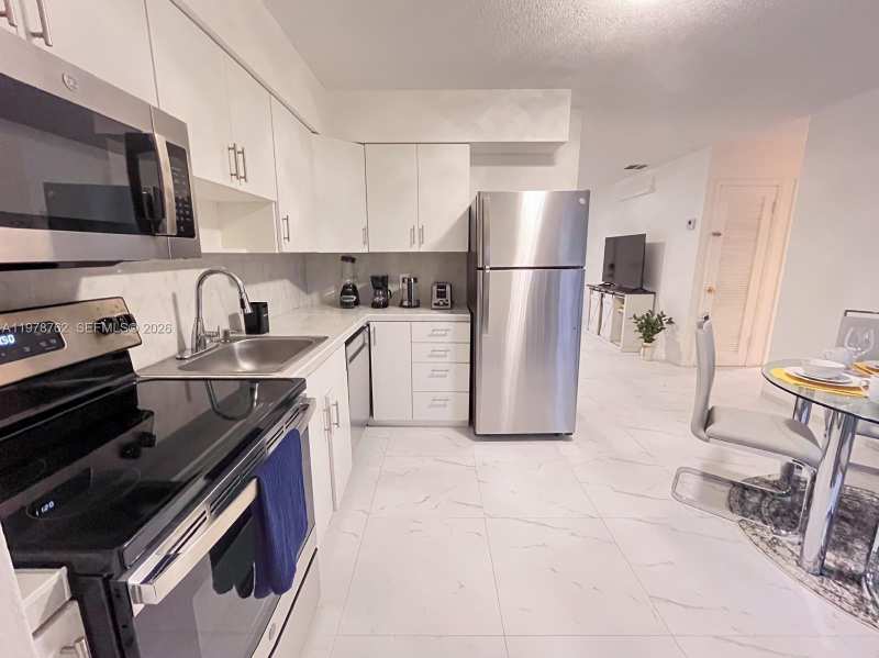 200 SW 11th St # 2, Hallandale Beach FL 33009