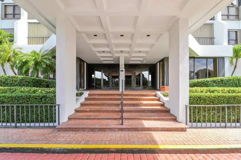 5600 N Flagler Drive # 1001, West Palm Beach FL 33407