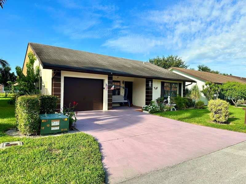 6273 Tall Cypress Circle, FL 33463