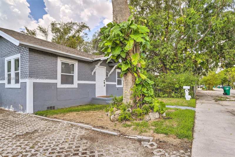 1920 NW 47th St, Miami FL 33142