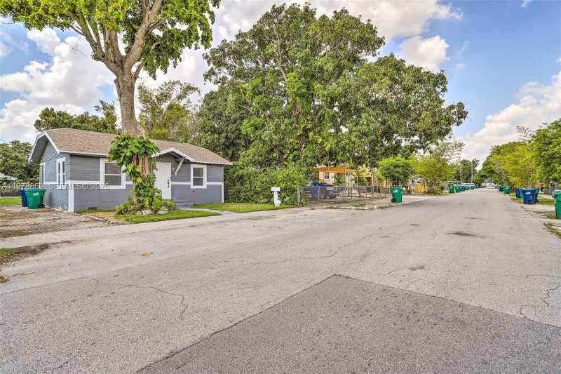 1920 NW 47th St, Miami FL 33142
