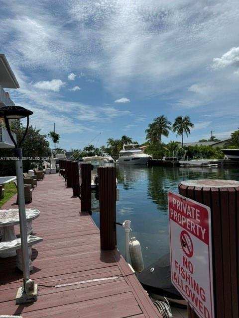 2430 NE 135th St # 102, North Miami FL 33181