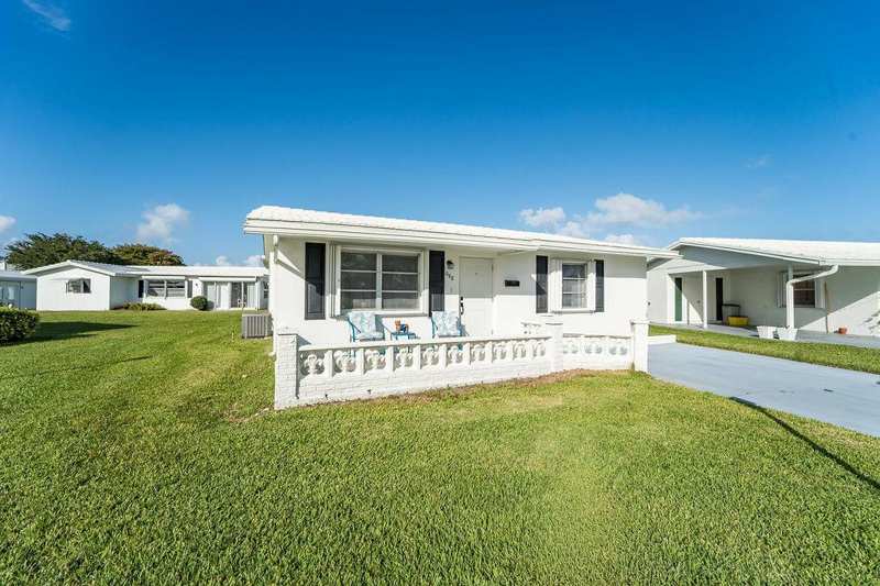 688 SW Lake Court, Boynton Beach FL 33426