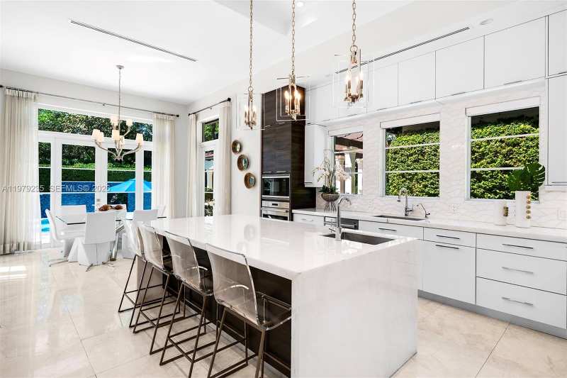 11750 SW 68th Ct, Pinecrest FL 33156
