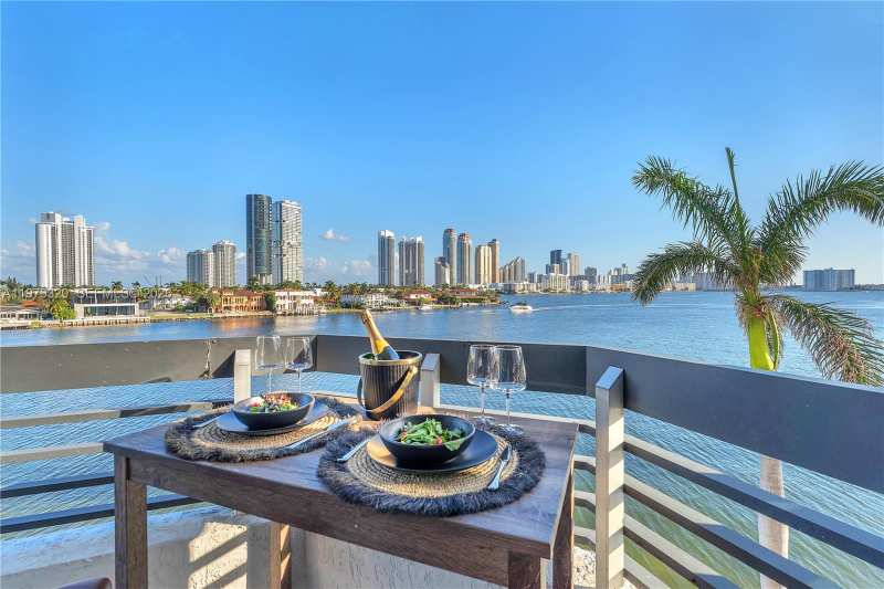 3530 Mystic Pointe Dr # 415, Aventura FL 33180
