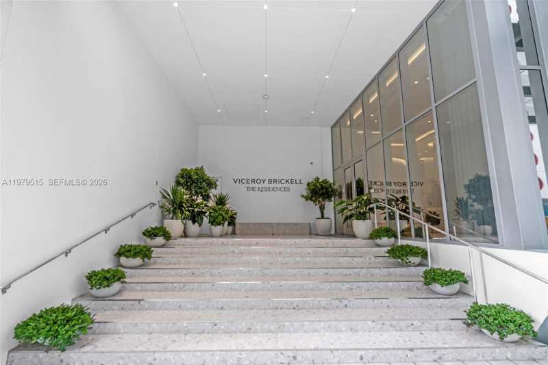 77 SE 5TH ST # 2405, Miami FL 33131