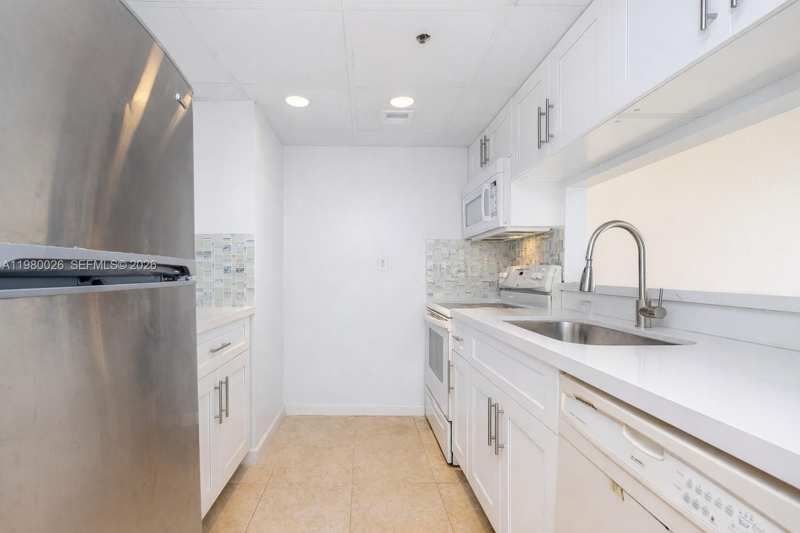 7601 E Treasure Dr # 2309, North Bay Village FL 33141