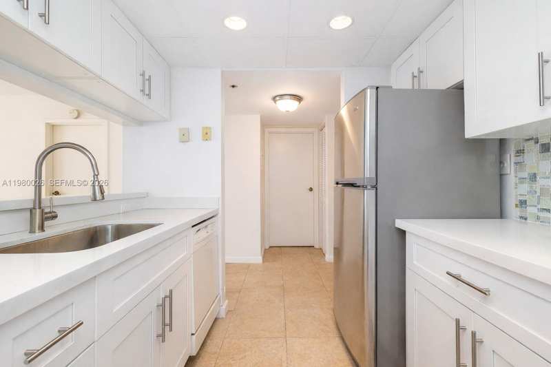 7601 E Treasure Dr # 2309, North Bay Village FL 33141