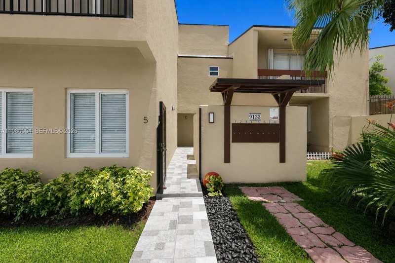 9133 Fontainebleau Blvd # 5, Miami FL 33172
