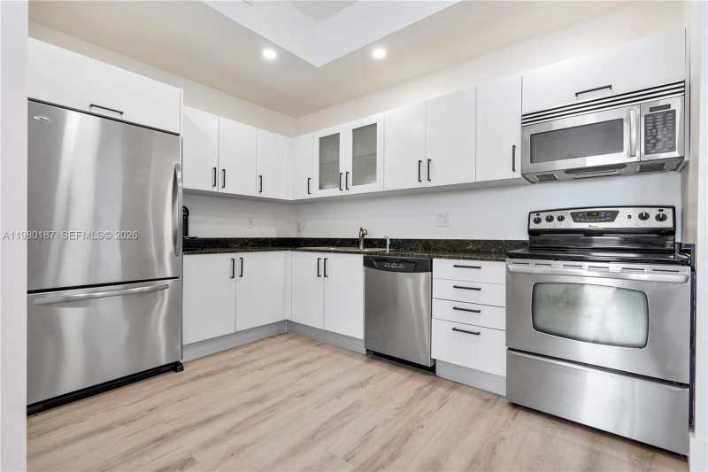 3250 Grand Ave # 507, Miami FL 33133
