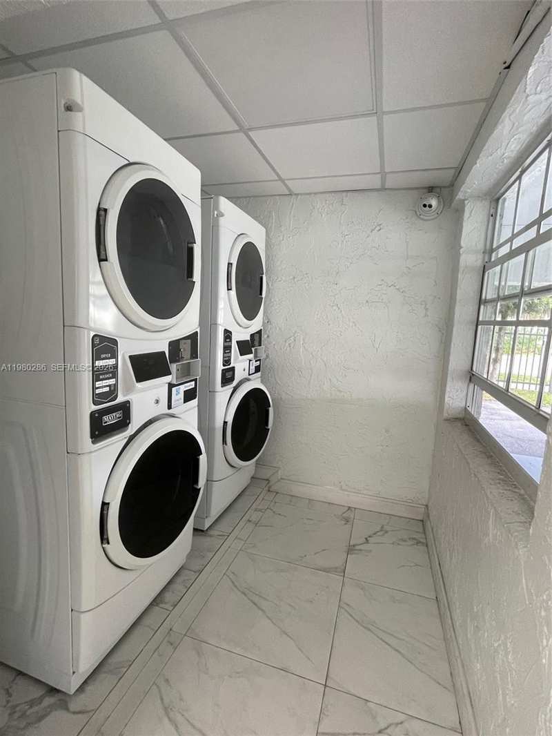 2500 SW 6th St # 404, Miami FL 33135
