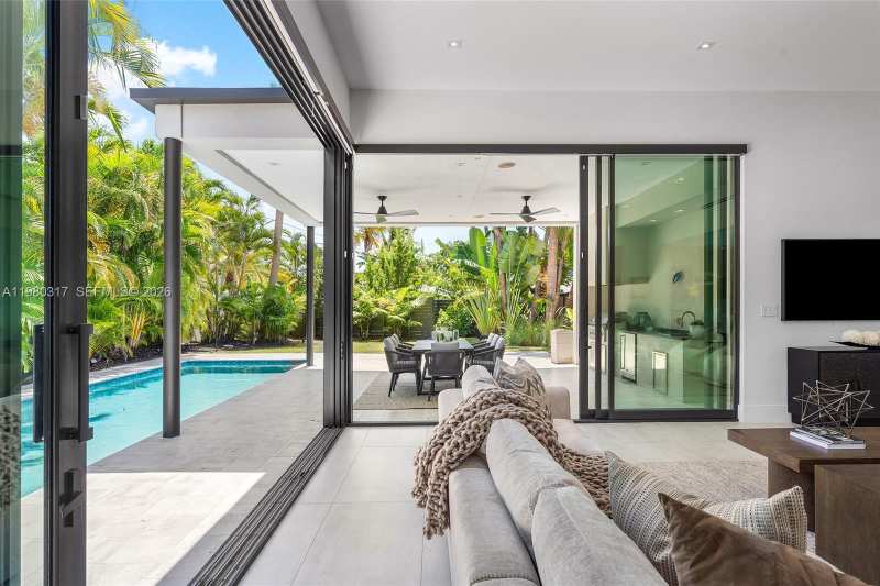 2500 Middle River Dr, Fort Lauderdale FL 33305