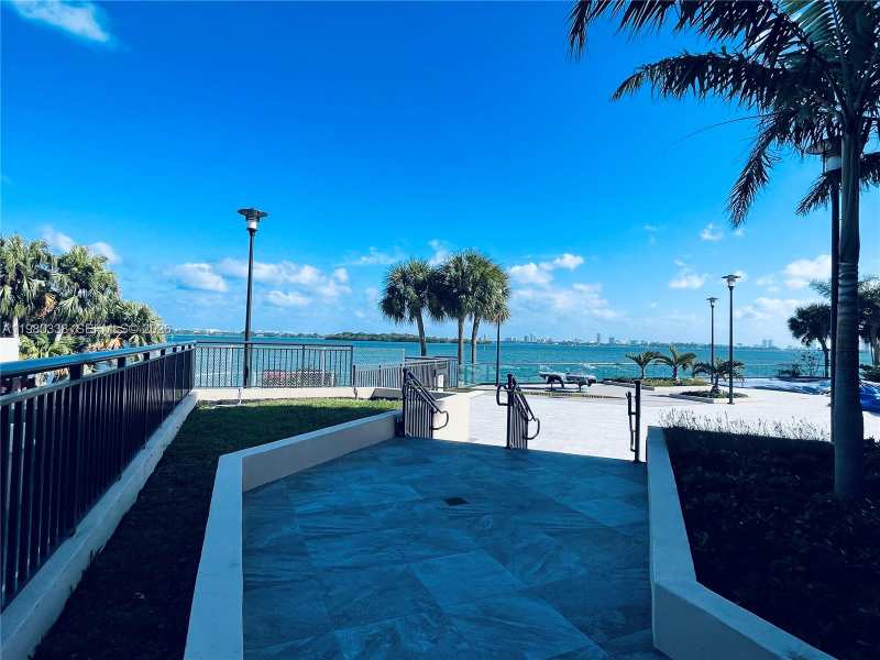 11111 Biscayne Blvd # 4E, Miami FL 33181