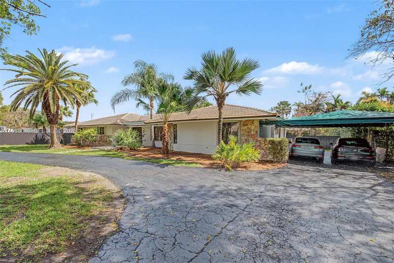 13621 SW 103rd Ave, Miami FL 33176
