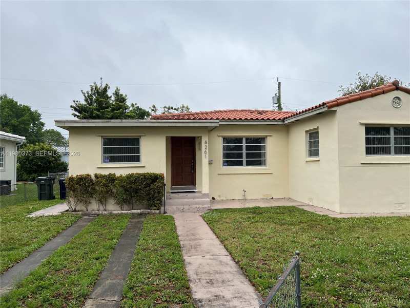 6261 NW 40th St, Virginia Gardens FL 33166