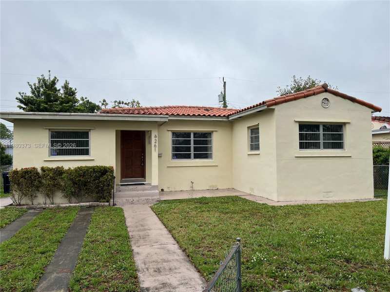 6261 NW 40th St, Virginia Gardens FL 33166