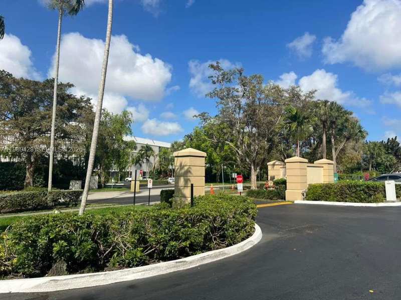 800 NE 195th St # 501, Miami FL 33179