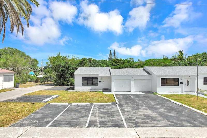 2419 Pierce St, Hollywood FL 33020