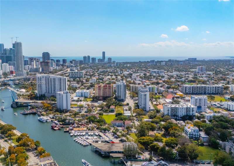 566 NW 1st St, Miami FL 33128