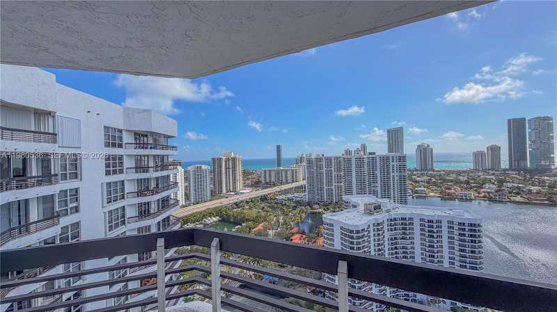 3530 Mystic Pointe Dr, Aventura FL 33180