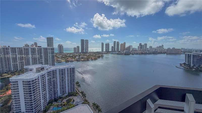 3530 Mystic Pointe Dr, Aventura FL 33180
