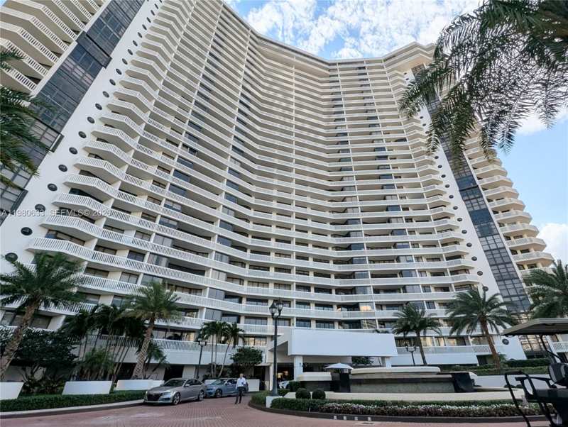 1000 W Island Blvd # 2908, Aventura FL 33160