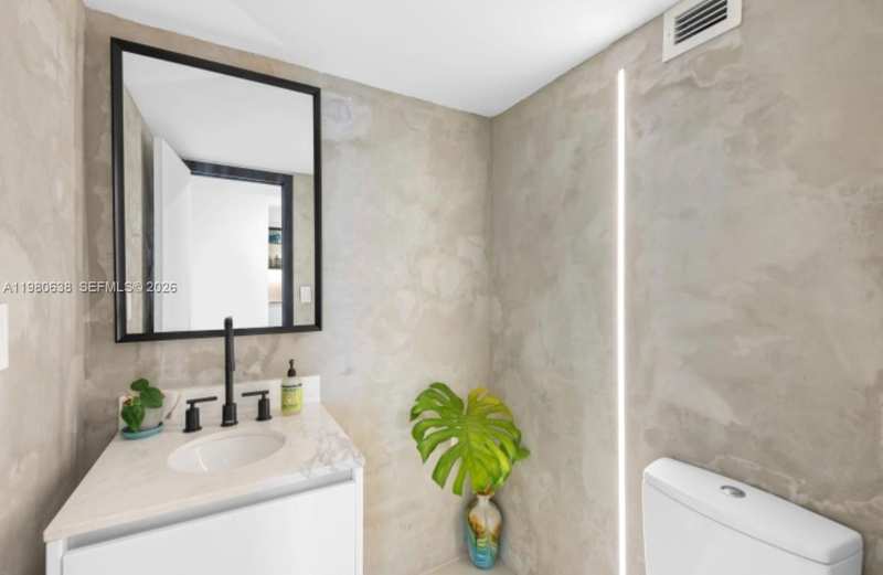 2655 Collins Ave # 504, Miami Beach FL 33140
