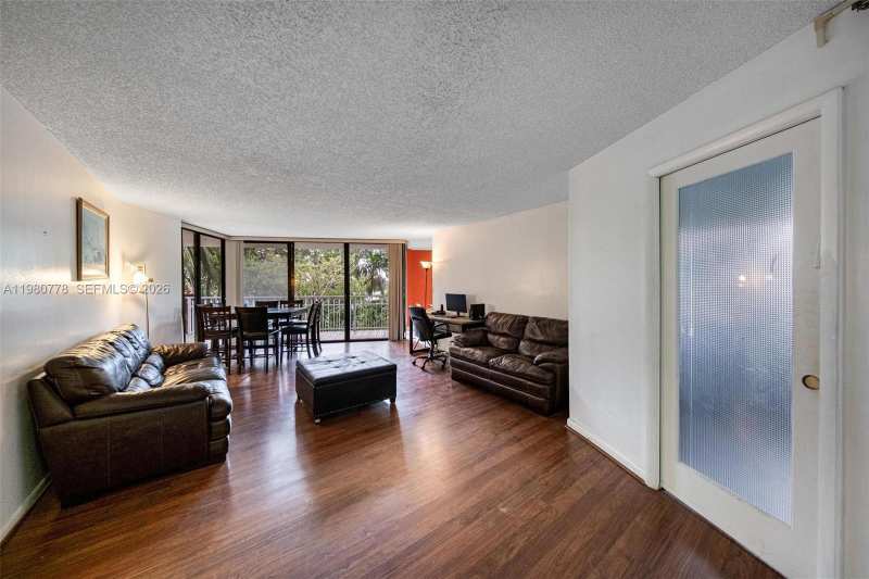 2000 Towerside Ter # 412, Miami FL 33138