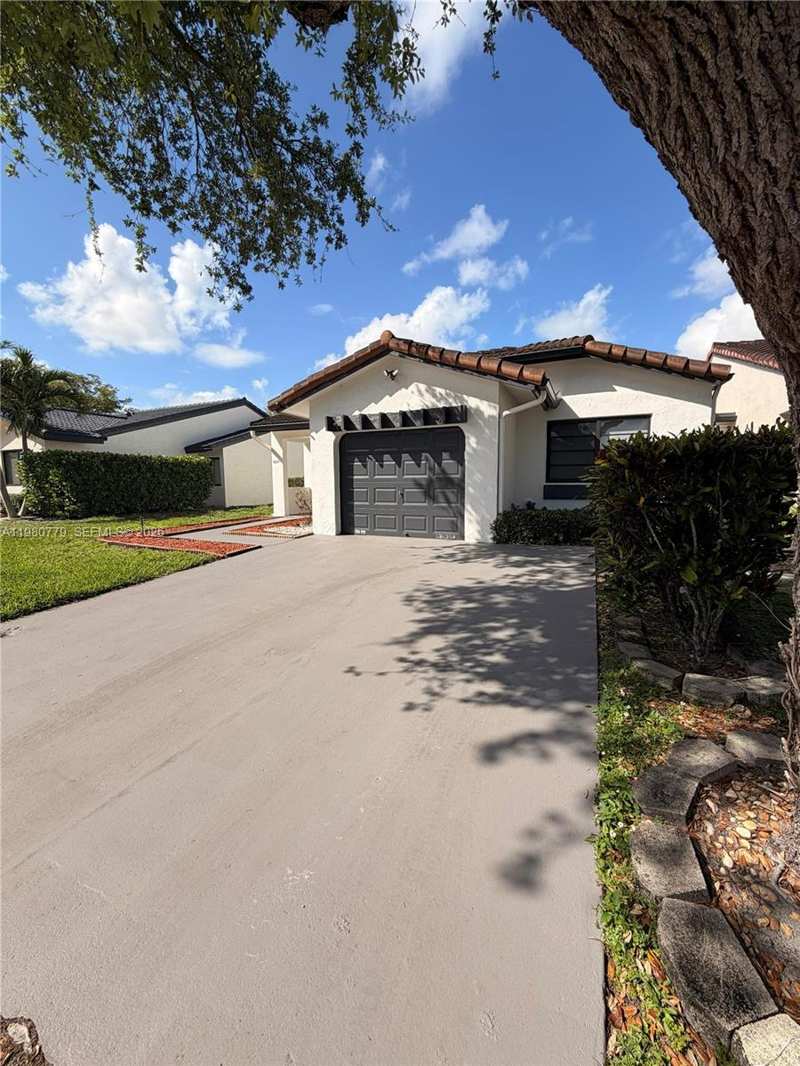 6641 NW 174th Ter, Hialeah FL 33015