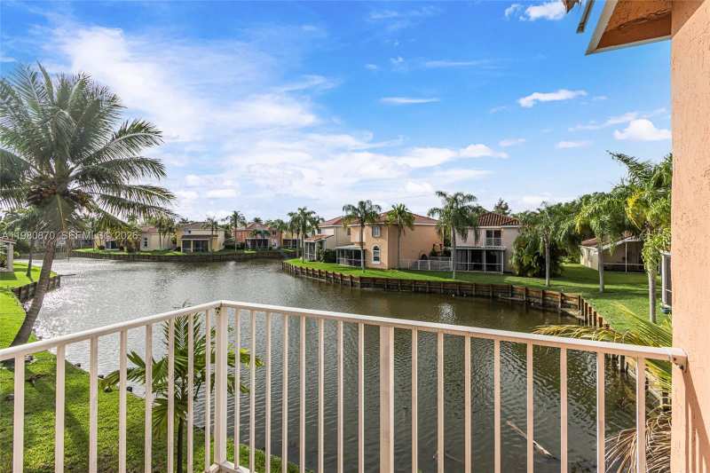 1550 N Trafalgar Cir, Hollywood FL 33020