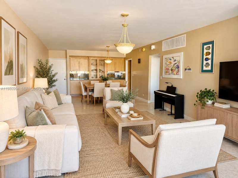 5005 Collins Ave # 304, Miami Beach FL 33140