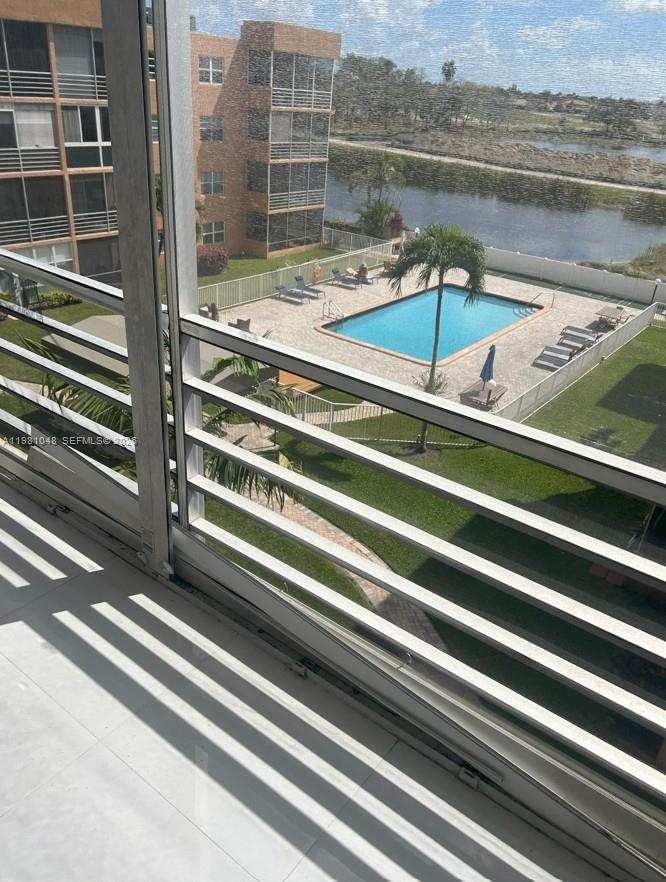 3048 E Sunrise Lakes Dr # 411, Sunrise FL 33322