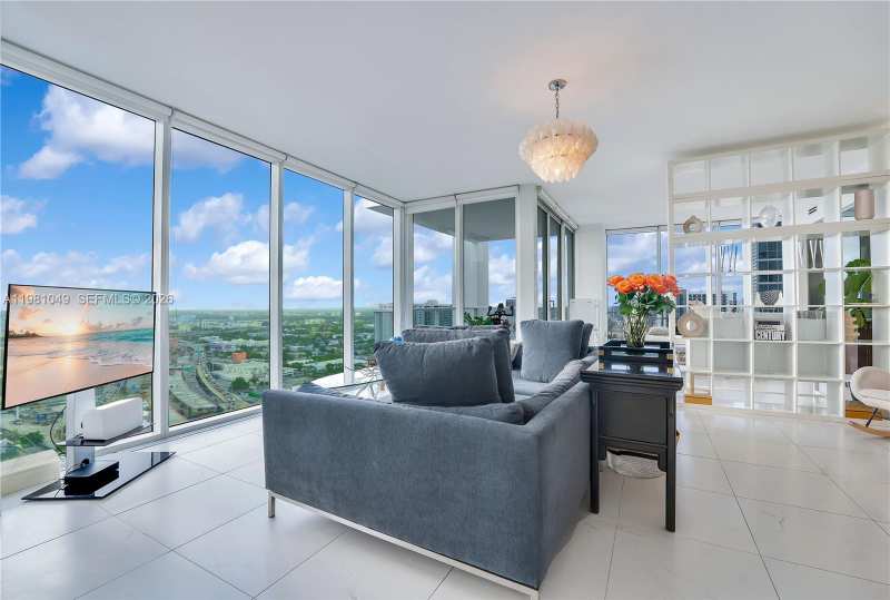 1040 Biscayne Blvd # 3306, Miami FL 33132