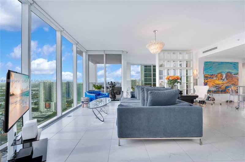 1040 Biscayne Blvd # 3306, Miami FL 33132