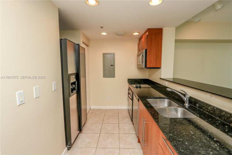 325 S Biscayne Blvd # 1220, Miami FL 33131
