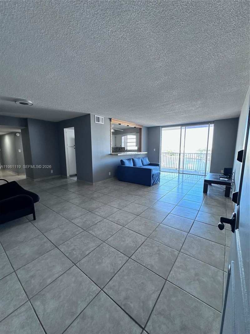 137 Golden Isles Dr # 1110, Hallandale Beach FL 33009
