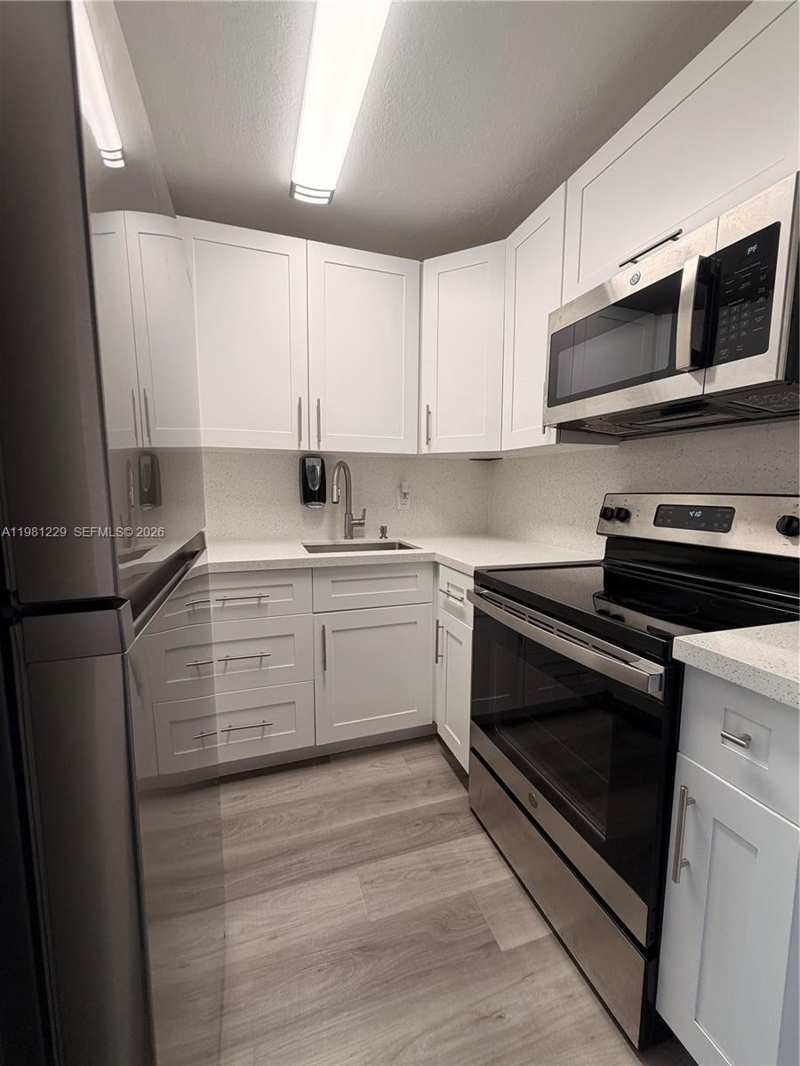 5050 NW 7th St # 511, Miami FL 33126