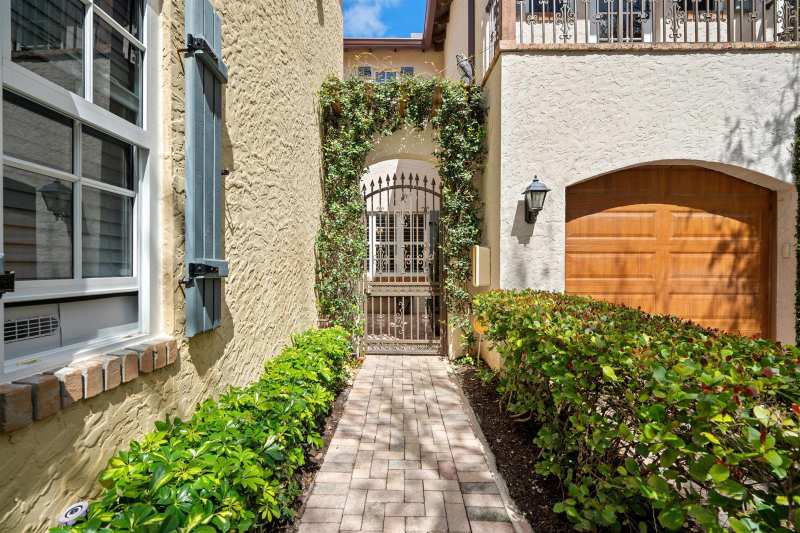 1027 Coralina Lane, Delray Beach FL 33483
