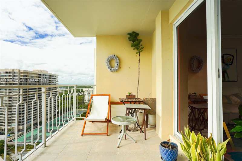 11111 Biscayne Blvd # 20E, Miami FL 33181