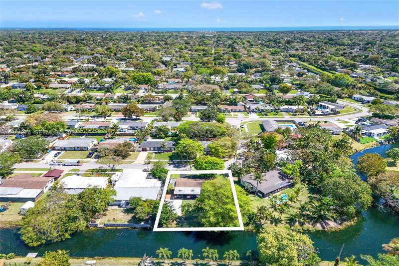 18044 SW 89th Pl, Palmetto Bay FL 33157